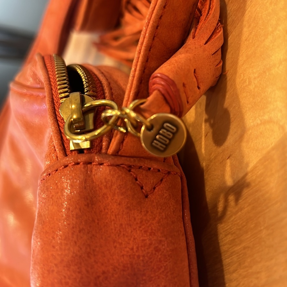 Hobo retired Moon lava leather Round Crossbody Bag - Picture 11 of 13